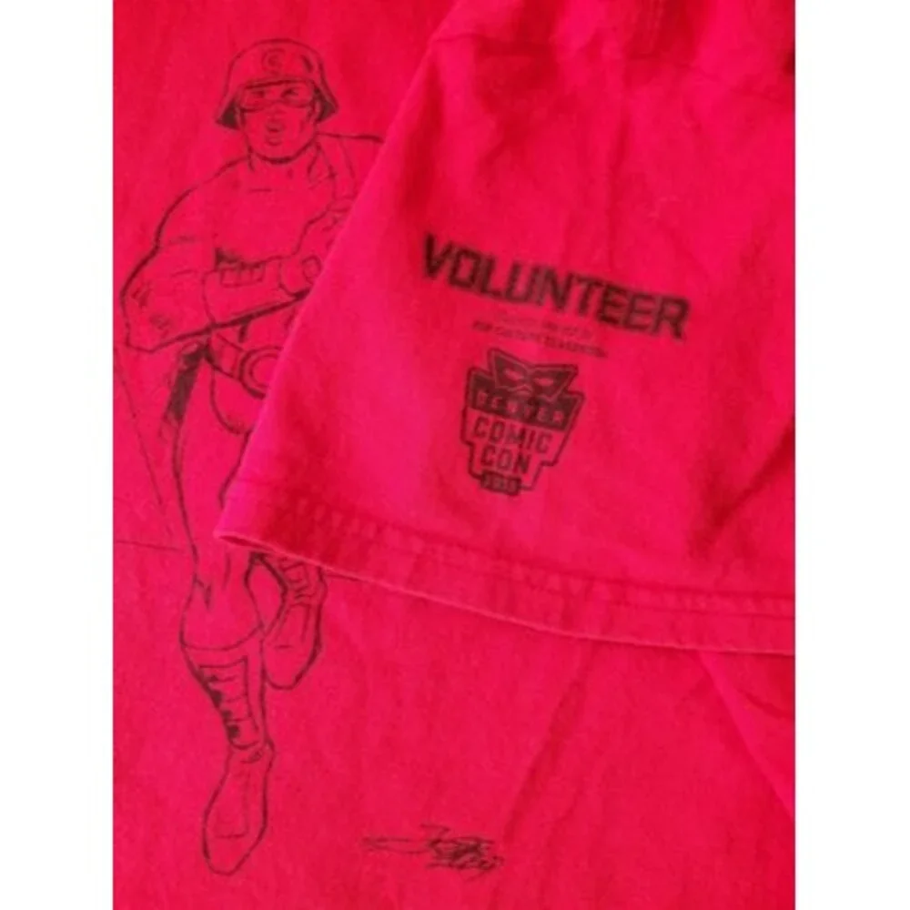 Denver Colorado Comic Con Shirt 2018 Men Medium Gildan Red Volunteer TEE